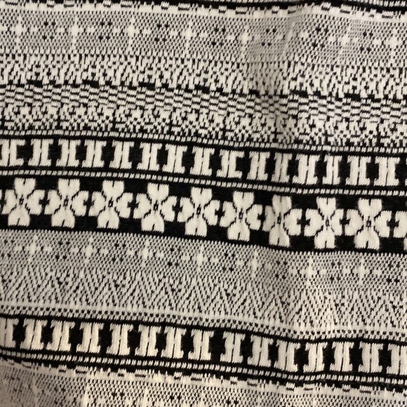 Gilli black and white patterned pencil skirt - Picture 2 of 3